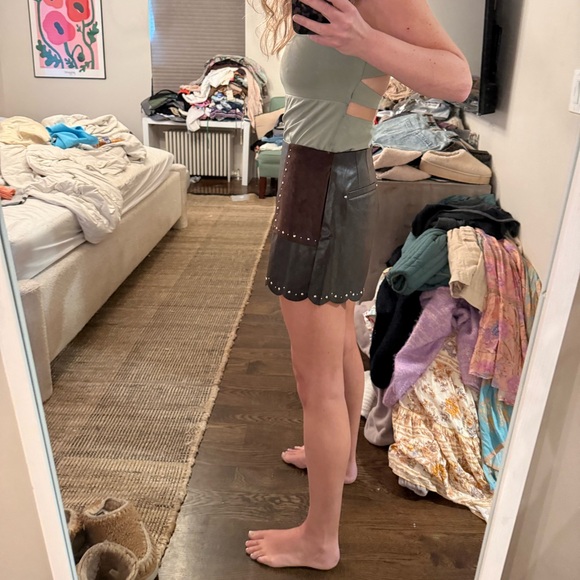 Anthropologie Studded Faux
Leather Shorts, Size 10 UK 14 - Picture 8 of 11